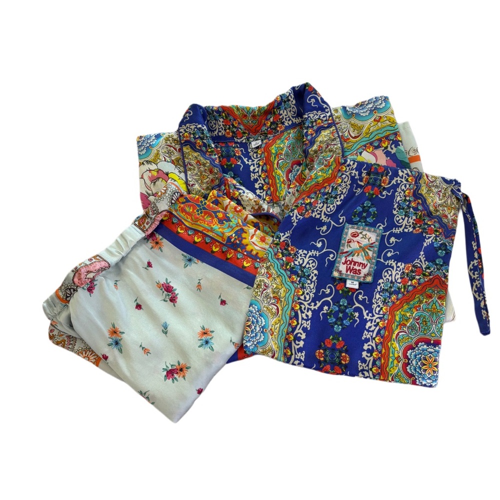 Johnny Was Silk short Pajamas with bag